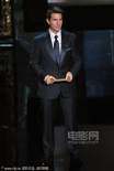 汤姆·克鲁斯短发亮相 西装笔挺尽显出绅士风度