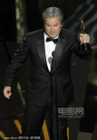 最佳動(dòng)畫(huà)《蘭戈》導(dǎo)演登臺(tái)領(lǐng)獎(jiǎng) 發(fā)表感言謝助手