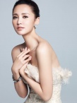 張歆藝裸色長裙拍攝大片 清新裸妝彰顯甜美淡雅