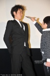 藤原龙也新片日本首映 与女星杏被“火箭”攻击