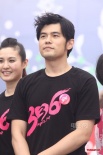 周杰伦自称35岁完婚 出席公益活动关爱弱势群体