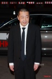 導演賈樟柯黑西裝亮相 嬌妻趙濤不隨從顯孤單