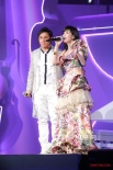 黄凯芹演唱会周慧敏撑场 舞台上演大尺度激情
