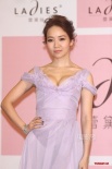侯佩岑代言內(nèi)衣爆乳引關注 婚姻美滿不著急造人