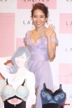 侯佩岑代言內(nèi)衣爆乳引關注 婚姻美滿不著急造人