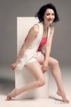 小陶虹曝居家寫(xiě)真 赤腳露玉腿調(diào)皮演繹休閑時(shí)光