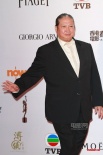 洪金宝大背头黑面登场 冷峻不苟言笑大哥范十足