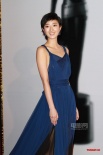 桂纶镁明艳蓝裙甜美亮相 精致妆容尽显靓丽青春