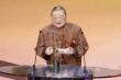终身成就奖得主倪匡上台 发表获奖感言时头发晕