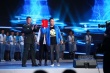 《轉(zhuǎn)山》獲最佳處女作獎 導(dǎo)演手舉獎杯興奮無比