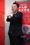 黃渤怪表情多多精神頭足 后臺接受采訪大笑不止