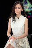 Angelababy可愛來襲 身穿白色連衣裙清新養(yǎng)眼