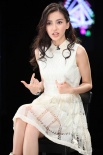 Angelababy可愛來襲 身穿白色連衣裙清新養(yǎng)眼