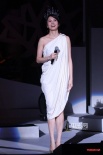 梁詠琪演唱會(huì)扮短發(fā)天使 老公中文告白GiGi落淚