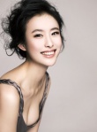 兽兽翟凌曝清新写真 低胸装秀白嫩双峰笑容甜美