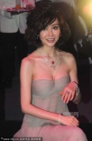 巩新亮性感爆乳成熟妩媚 吴佩慈从天而降派头足