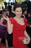 郝蕾红裙娇艳欲滴雪乳诱人 秦昊西装领结凹造型