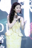 刘亦菲往日清纯不再 泡面头配低胸装宛如村姑