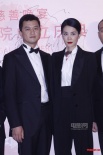 王菲、李亞鵬情侶西裝上陣 竇靖童身穿抹胸短裙