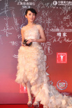 唐季礼左拥右抱大出风头 车永莉唯美长裙显高贵