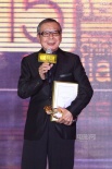 午马喜获最佳男主角奖 “影帝”王千源登台颁奖