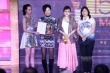 传媒大奖颁奖典礼星光熠熠 明星与媒体老总合影