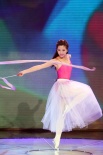 妙齡“鳳女郎”同臺爭艷 高呼拒絕潛規(guī)則不拼爹