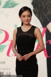 姚晨深V裸色裙、杨幂透视裙 海清秀打底裤亮相