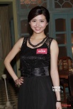 胡杏兒贏視后不敢加價(jià) 與樂(lè)易玲親密貼面合影