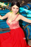徐冬冬身穿红裙露曲线 贺中国奥运健儿凯旋归来