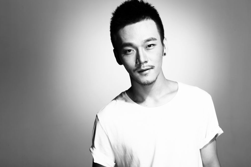 张欣浩曝型男写真彰显率真本色 新戏蓄势待发