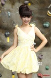 瑶瑶穿鹅黄色短裙展萝莉笑容 对男友身份不设限