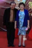 李前宽、肖桂云夫妇亮相红毯 恩爱伉俪魅力不减