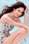 藍(lán)燕風(fēng)情萬(wàn)種拍寫真 露香肩美腿透白皙性感肌膚