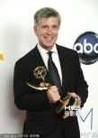 汤姆·鲍格朗捧杯 获得最佳竞赛类真人秀主持人