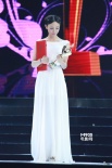 白百何凭“失恋”获最佳女主角奖 登台感动落泪