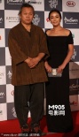 《圣殇》导演金基德衣着朴素 携主演赵敏秀登台