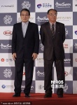 “大叔们”组团参加闭幕式 导演李斗镛表情严肃