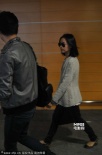 董潔被曝離婚后首度現(xiàn)身 戴黑超疾走面容顯憔悴