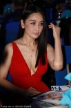 孙宁与王学兵离婚后变开放 肆无忌惮俯身秀春光