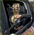 Lady GaGa頭戴“鳥(niǎo)籠”現(xiàn)身 爆乳透視裝酷勁足