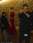 林志玲獲助理提裙見狗仔微笑 眾保鏢護(hù)主排場大