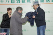 成龍持續(xù)18年送暖行善 坦言不用開(kāi)工每日如過(guò)年