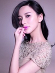 熊乃瑾披柔顺长发飘逸性感 隔衣抓胸露白嫩美腿
