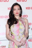 舒淇盡展全裸美背嘟嘴賣萌 否認(rèn)被周星馳追求