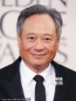 李安面带微笑显慈祥 携“少年派”男主角登红毯