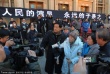 于是之告别会举行宋丹丹现身 遗孀获濮存昕搀扶