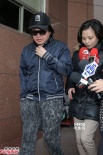 艺人戎祥不幸猝逝好友赶往送别 其父悲伤现身
