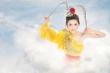 周秀娜为“西游”拍美猴王写真 金翎冲天显娇俏