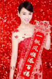 翁虹賀歲寫(xiě)真喜慶露香肩 溫暖傳遞幸福正能量